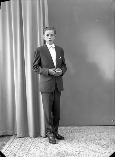 Enligt fotografens journal nr 8 1951-1957: "Olsson, Arne Houg Norra Svenshögen".