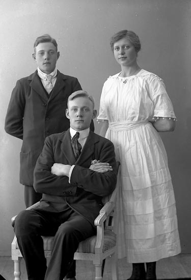 Enligt fotografens journal nr 4 1918-1922: "Johansson, Gerda L-a Nolby Kode".