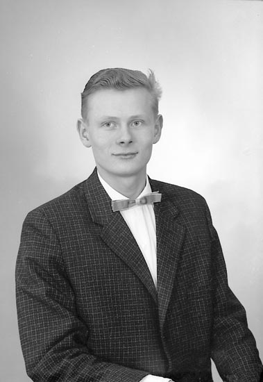 Enligt fotografens journal nr 9 1958-: "Buss, Herr Gerd Havsviken 2, Stenungsund".