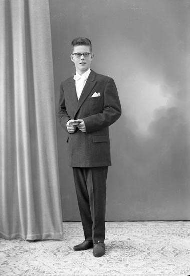 Enligt fotografens journal nr 9 1958-: "Larsson, Ulf Stenungsund".