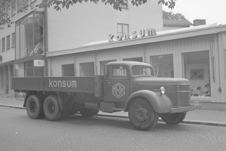 Text till bilden: "Konsums Bilpark. 1949.09.15"












i