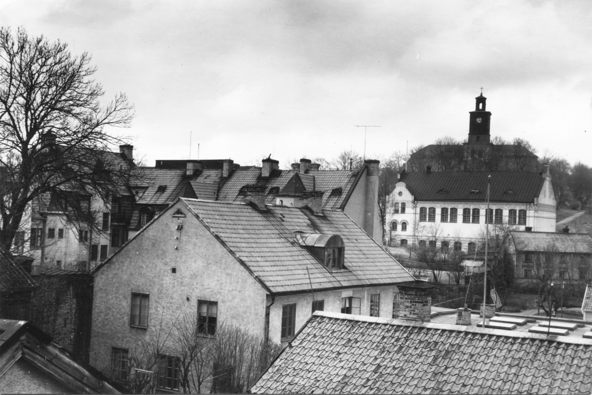 Enköping, kvarteret Kaplanen, från vindsfönster av Kungsgatan 12, mot norr