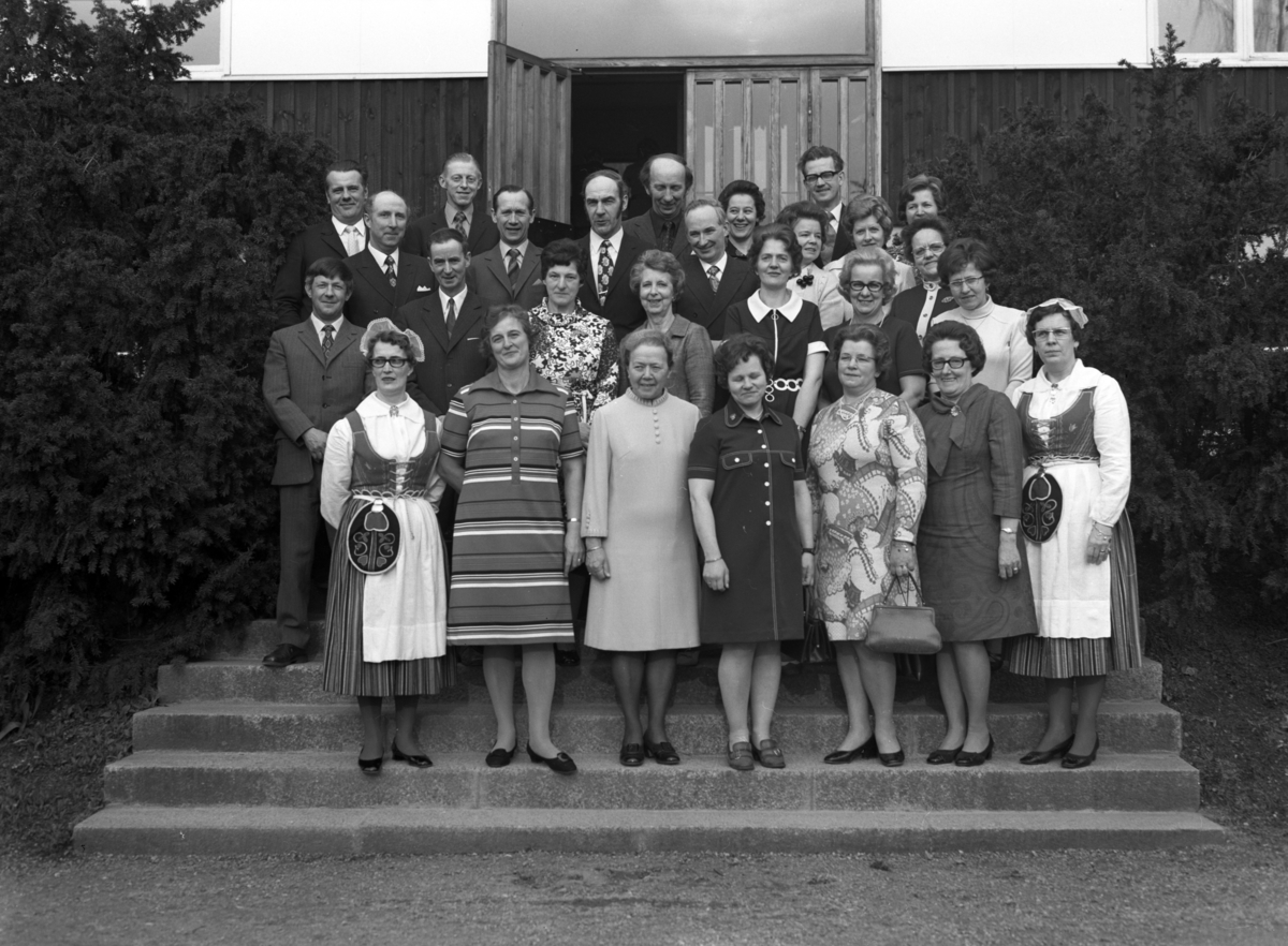 Gruppbild från Tenhults Lantmannaskola i Tenhult den 25 april 1972.