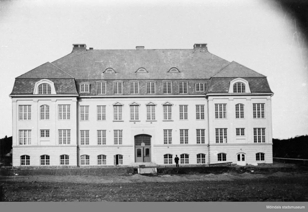 Krokslättsskolan. "Skolpalats" byggt 1911.