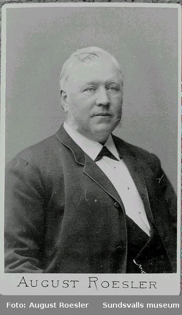 Magnus Arhusiander (1829 - 1908), född i Säter, Dalarna. 1868 tog han tillsammans med F.A. Åslund över firma P. F. Heffner, och etablerade sig som grosshandlare och trävaruexportör.