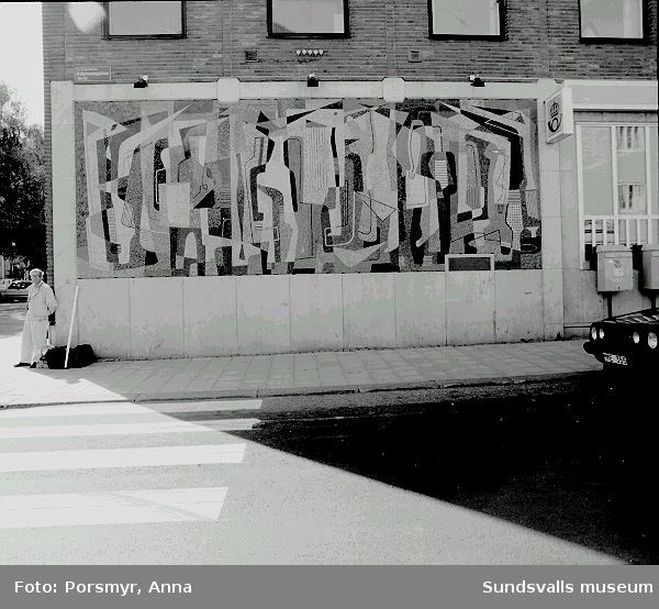 Mosaik, "Folkvimmel" av Nils Wedel, 1955, på Posthuset.