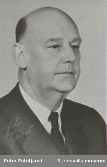 Knut Gösta Tigerman (1899 - 1964), Sundsvall. Direktör vid skeppsmäklerifirman A/B C.G. Wickberg & Söner, Sundsvall. Tigerman var svärson till konsuln och skeppsmäklaren Knut Wickberg, Sundsvall.