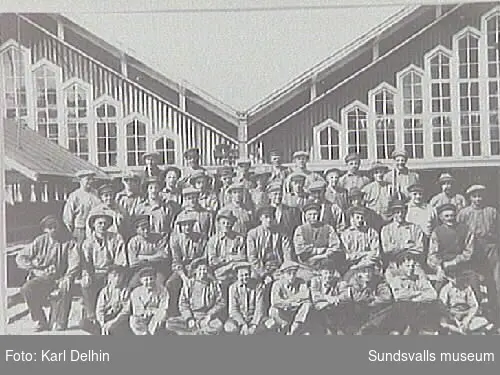 Sågverksarbetare vid Gustavsbergs sågverk.