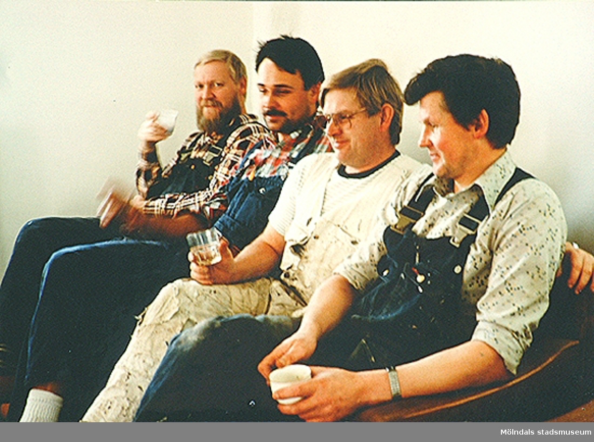 Fyra män som arbetade tillsammans med Mölndals museums uppbyggnad. Från vänster: Olle Andersson, Anders Palmgren, Alf Garthman och Sven-Åke Svensson. 1980-tal