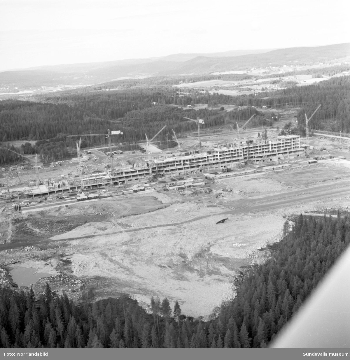 Flygfoto över bygget av nya sjukhuset i Sundsvall.