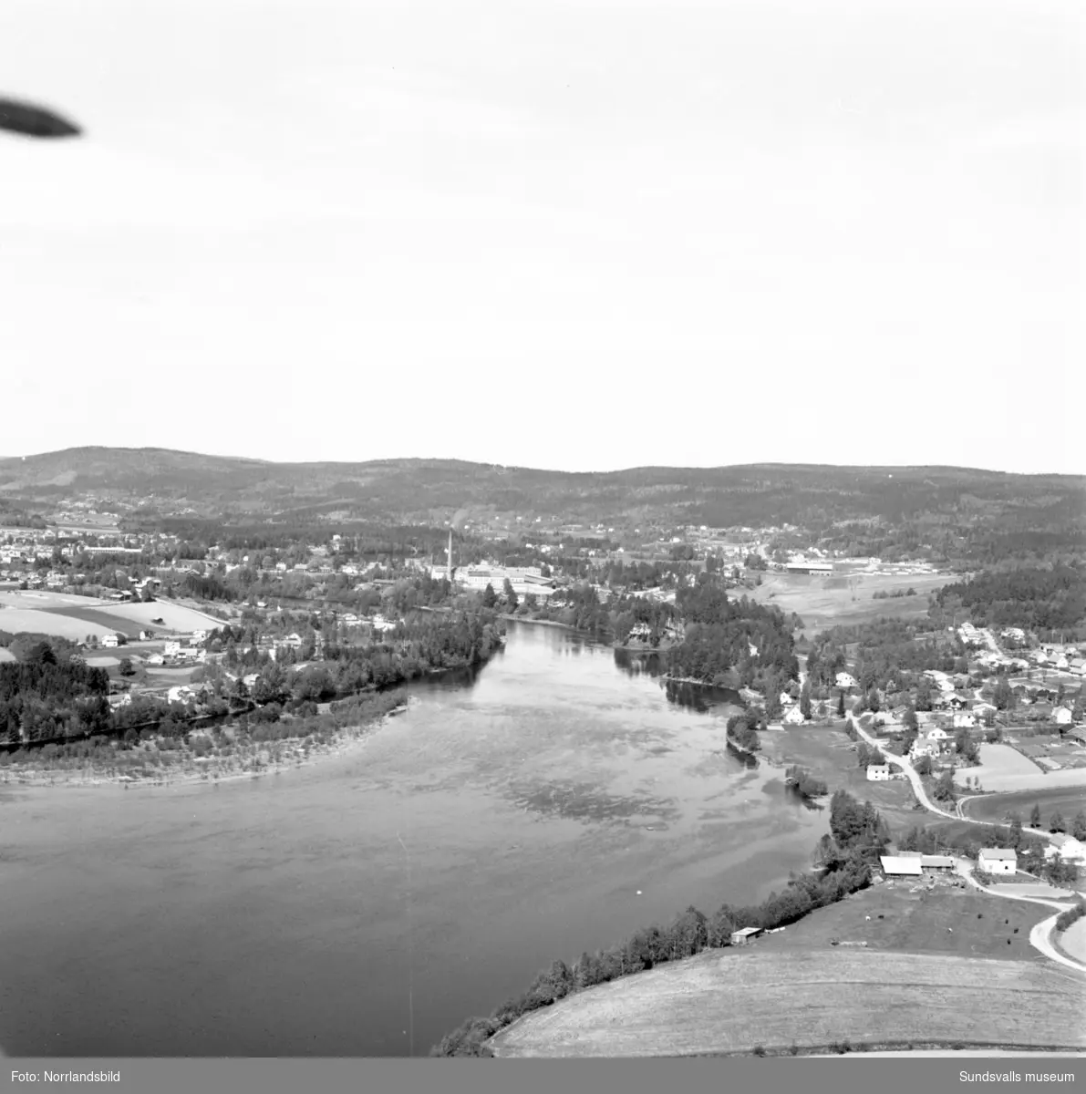 Flygfoton över Matfors med omnejd fotograferade från Bällsta och Runsvik in mot Matfors.