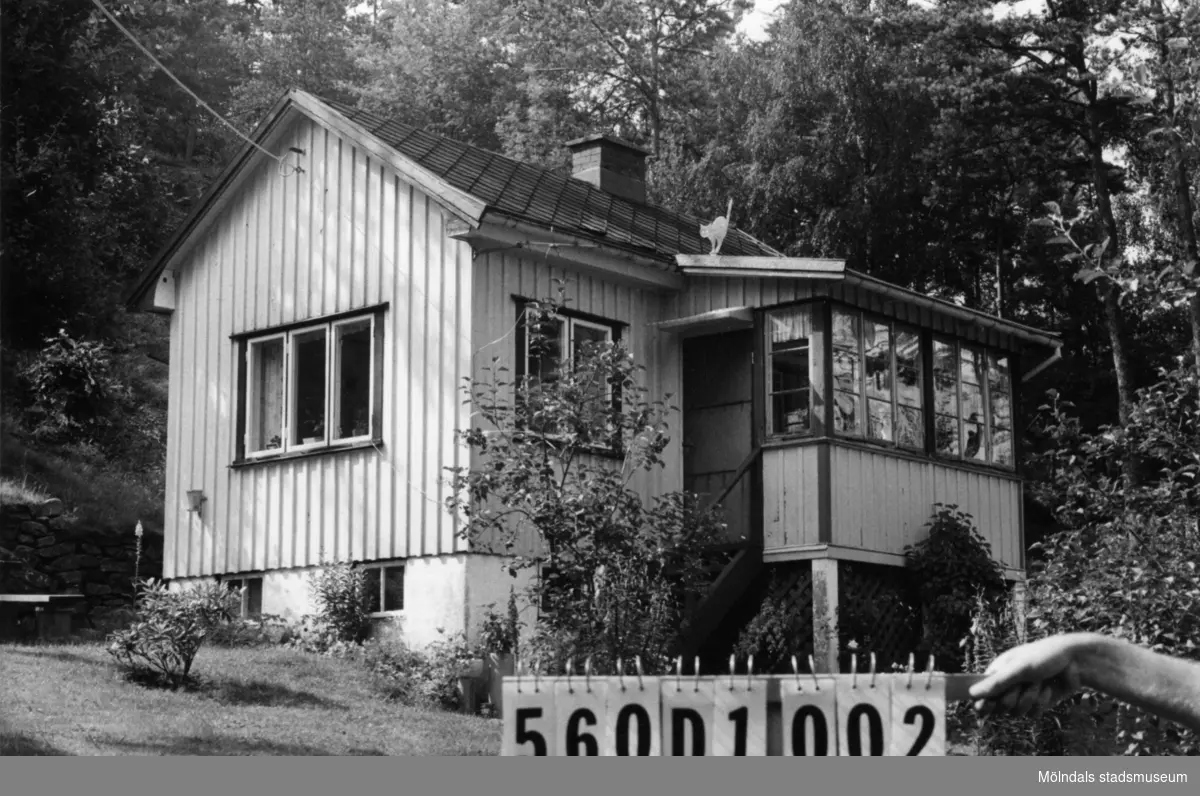 Byggnadsinventering i Lindome 1968. Annestorp 2:85.
Hus nr: 570D1022.
Benämning: fritidshus.
Kvalitet: god.
Material: trä.
Tillfartsväg: framkomlig.
Renhållning: soptömning.