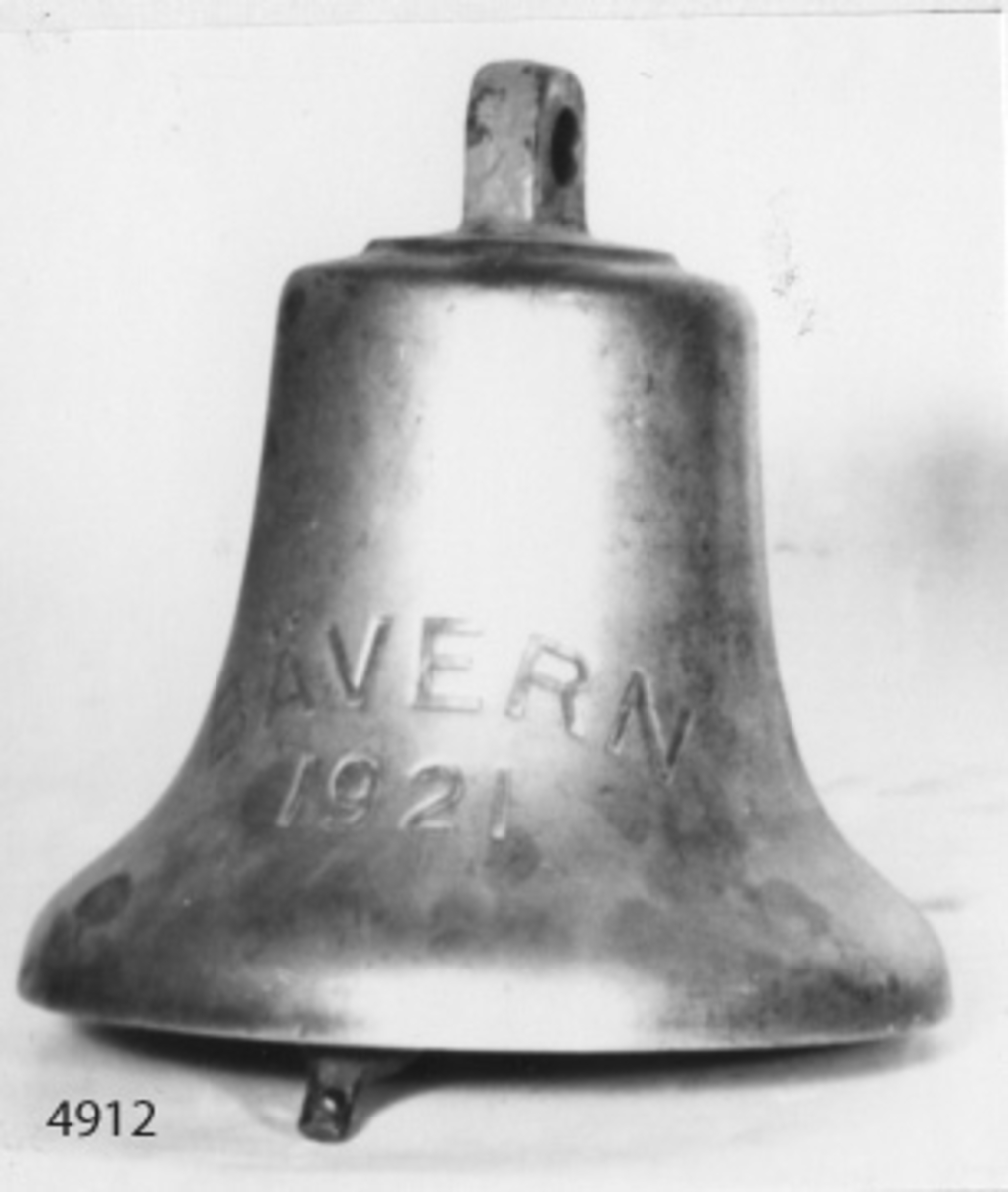Skeppsklocka av brons.
Märkning: Bävern 1921.