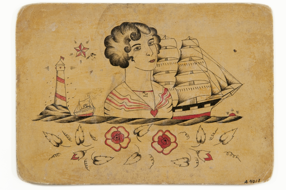 Tatueringsförlaga. I mitten ett porträtt av en kvinna randig sjal med ett hjärtformat spänne. Till vänster ett fyrtorn, ett ångfartyg och en stjärna. Till höger ett segelfartyg och en sol. Underst två röda blommor, blad m.m.