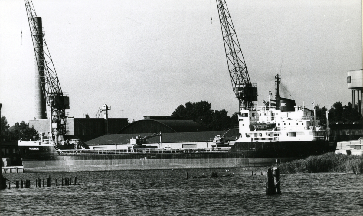 Ägare:/1971-73/: Pontos Maritime Co.Ltd. Hemort: Famagusta.