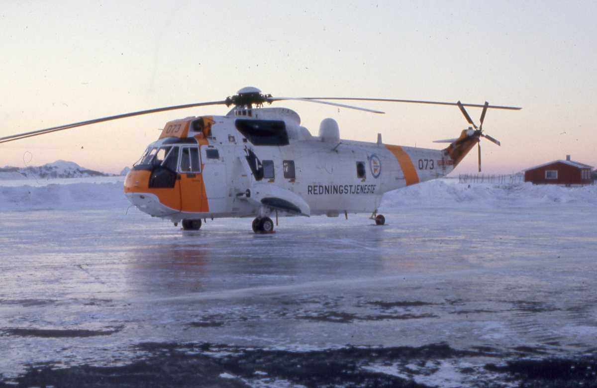 Norsk helikopter av typen Sea King med nr. 073.