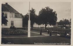 kommunelokale, eksteriør, hage, flaggstang,