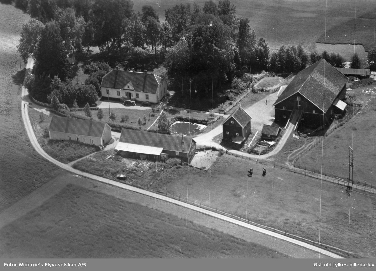 Flyfoto av Elvestad gård i Eidsberg 1950. Tidligere sorenskrivergård.