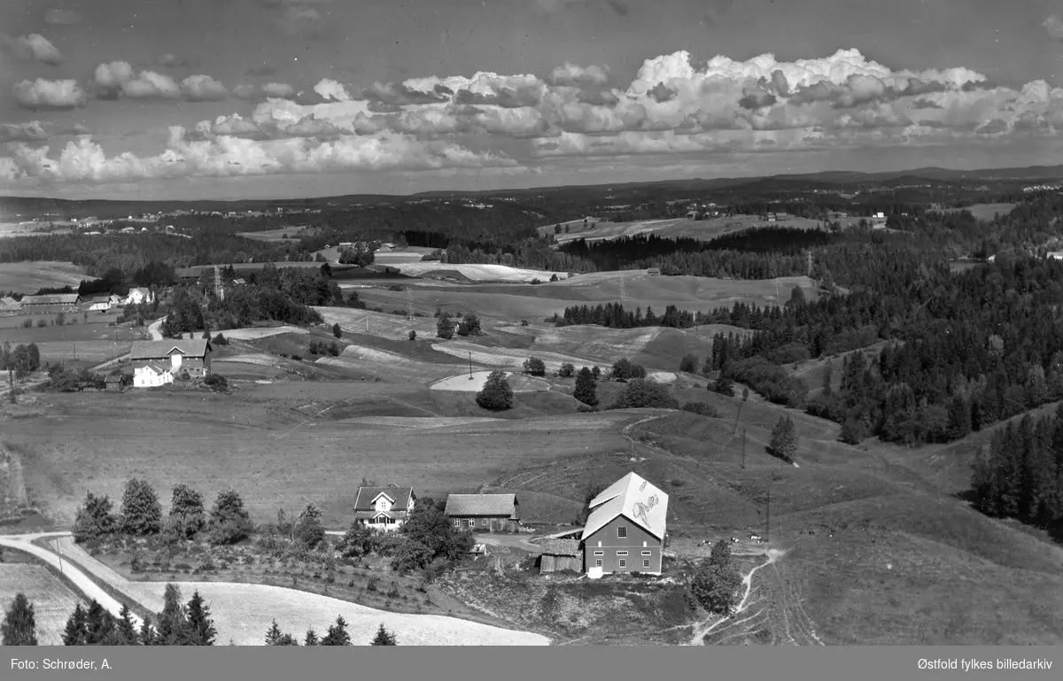 Borger gård  i Skiptvet, flyfoto 11. juni  1959.