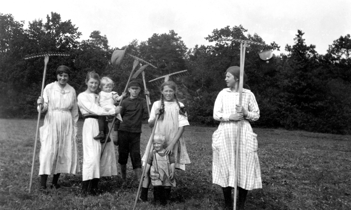 Slåttefolk, barn. 1915-1930 ca.