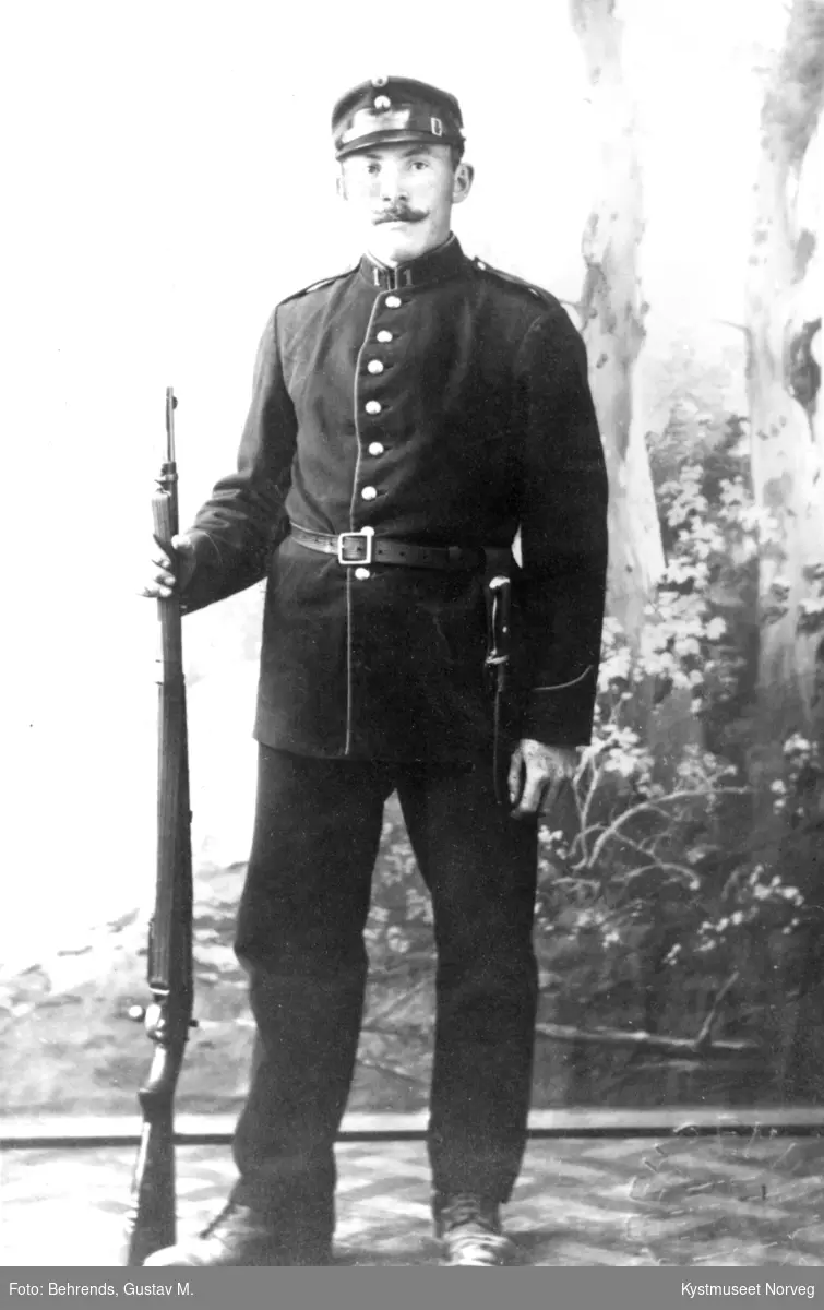 Adolf Olsen i uniform