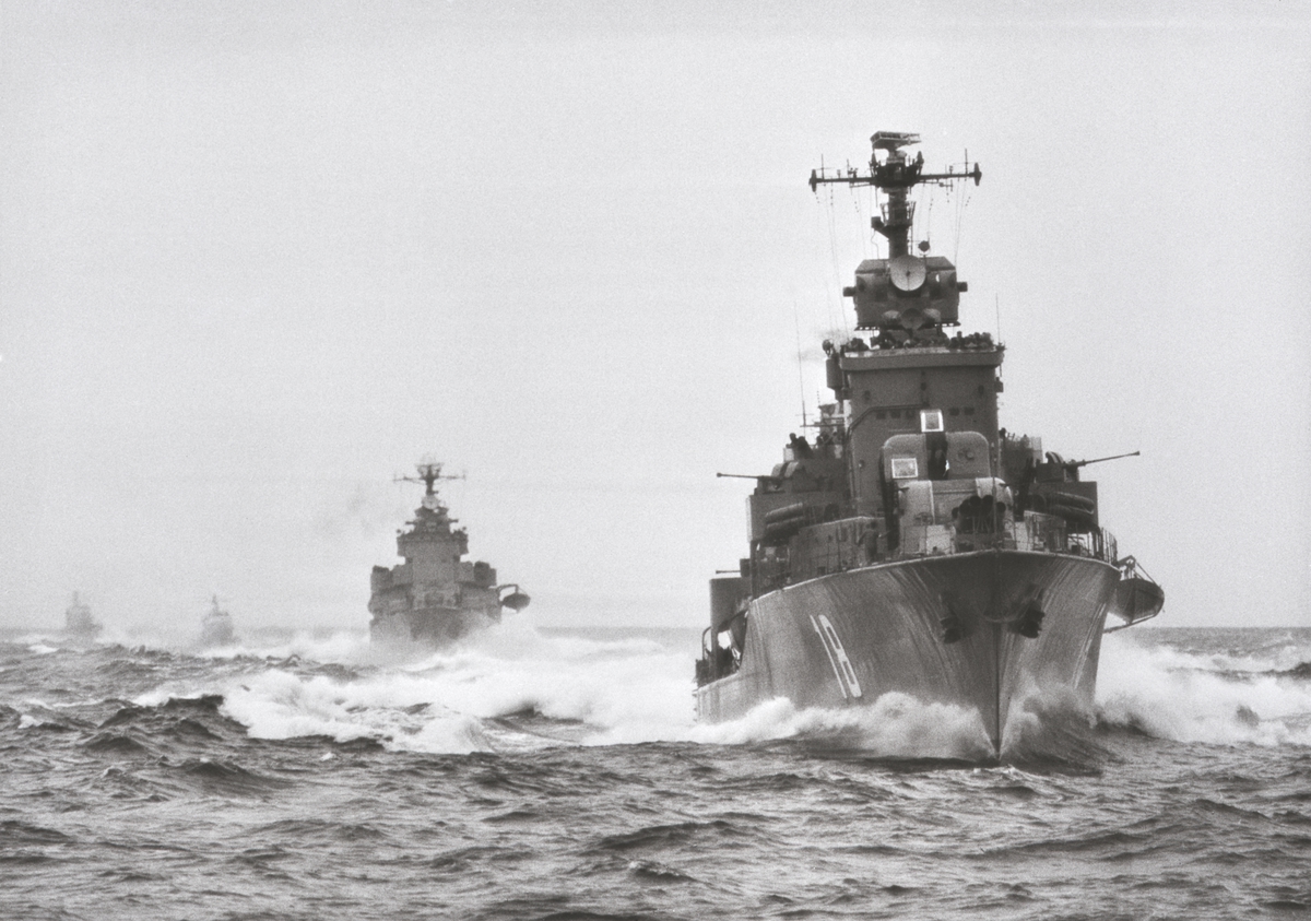 Jagarflottilj med jagaren Halland i spetsen under "Operation Nordkust" 1957.