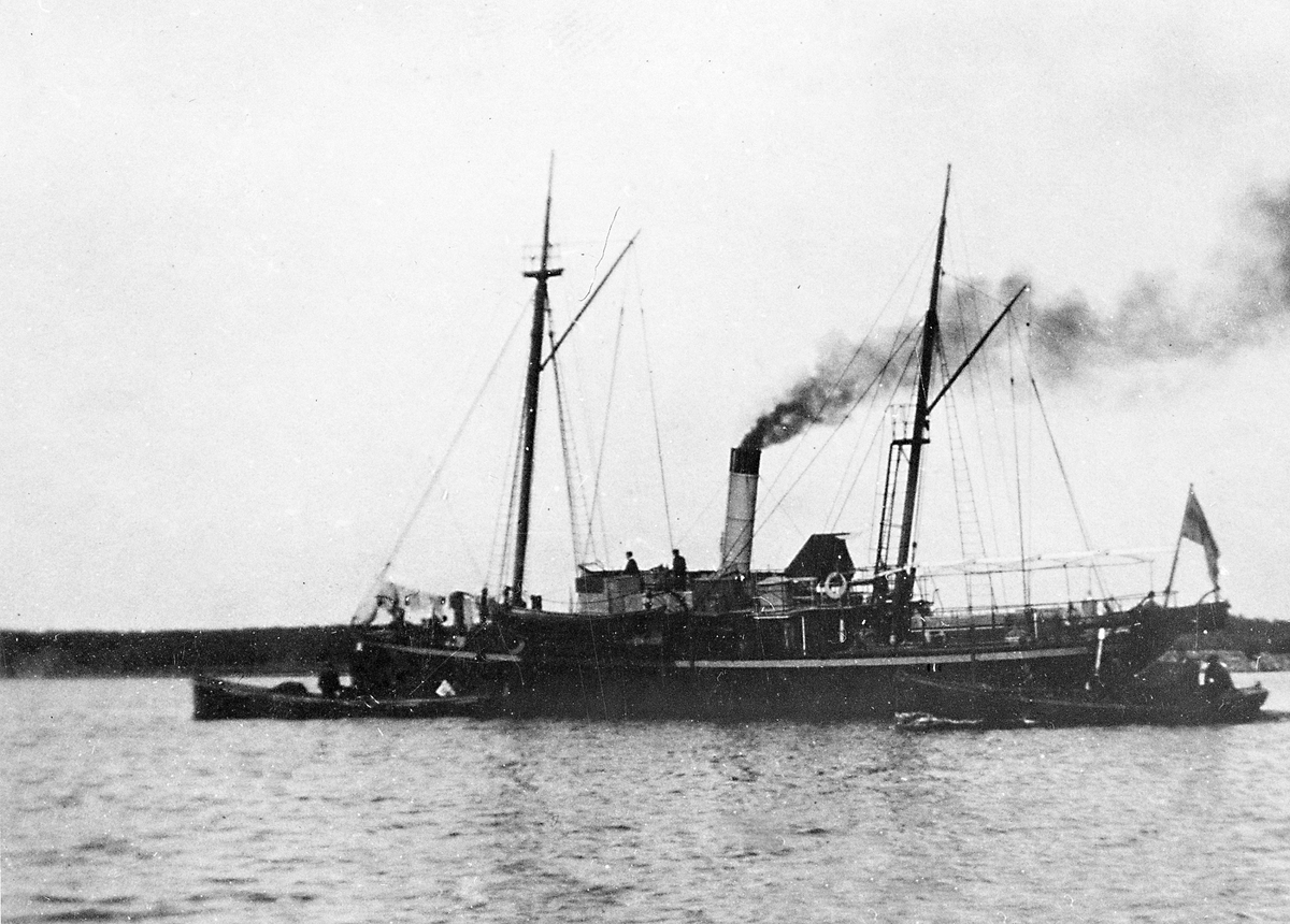 Före detta kanonbåten ALFHILD som sjömätningsfartyg år 1904.
