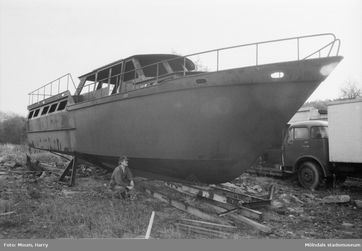 Stålmarin AB, båtvarv i Lindome, år 1984.

För mer information om bilden se under tilläggsinformation.