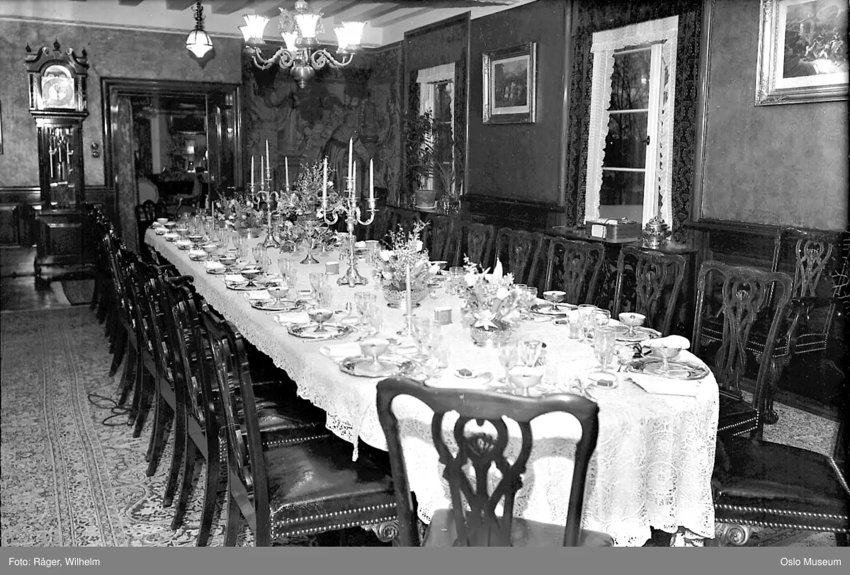Bolig, interiør, spisestue, langbord, selskapsoppdekning, gulvur ... Spisestue langbord