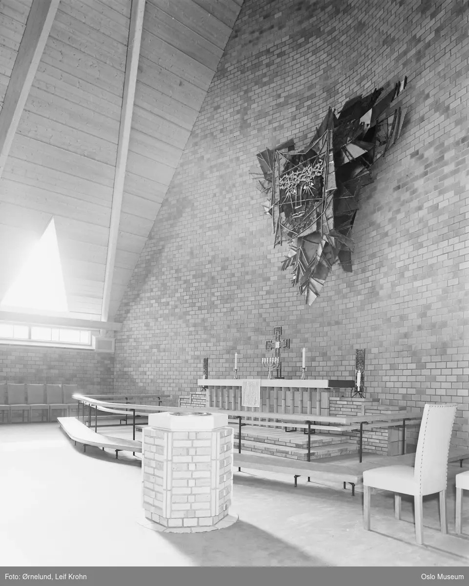 Jar kirke, interiør, alter, altertavle