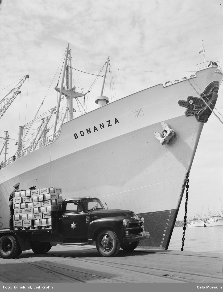 havn, skip Bonanza, lastebil fra Frydenlunds bryggeri, lasting av exportøl