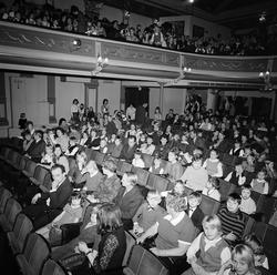 Publikum i Centralteatret.