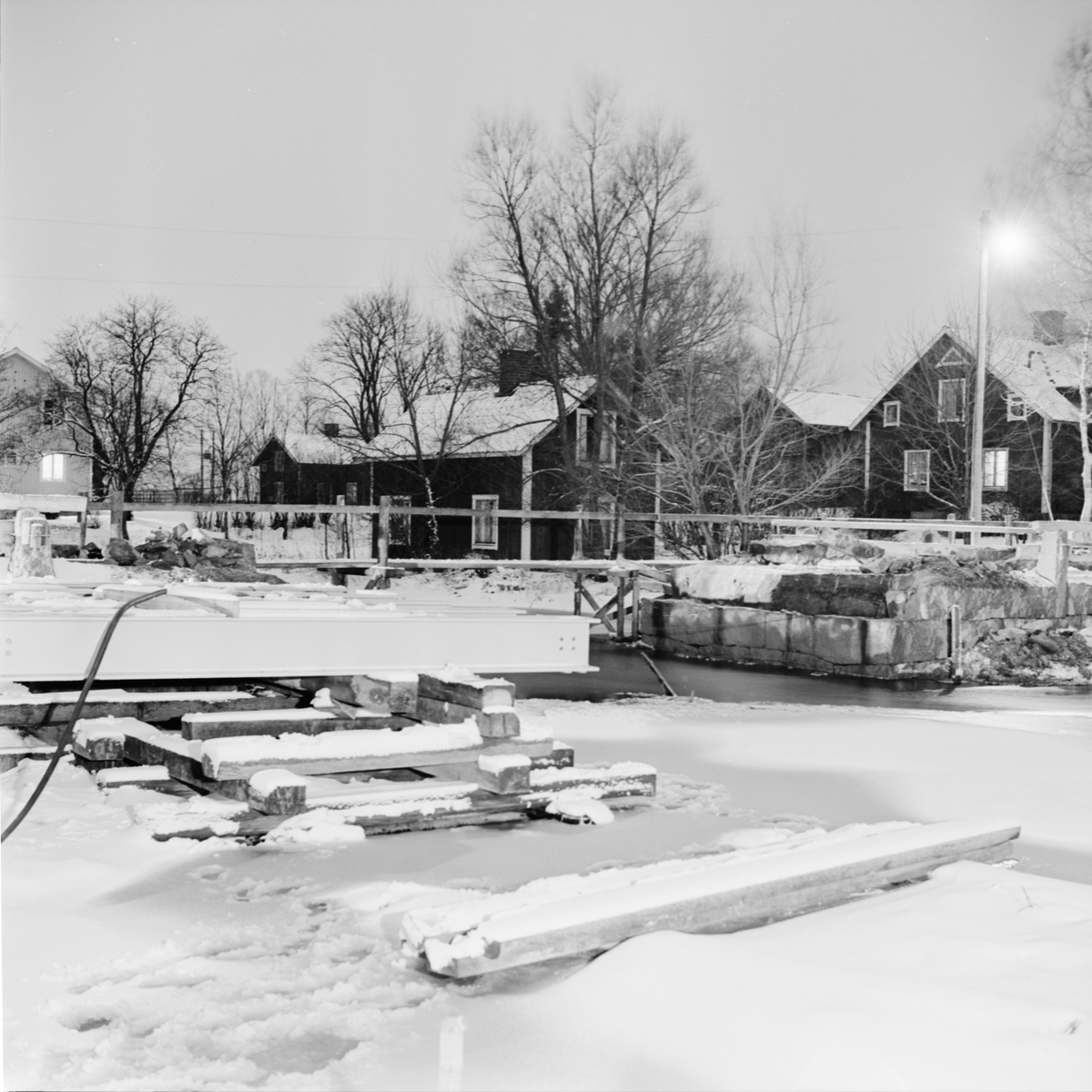 Riven bro, Ålandsdal, Ålands socken, Uppland februari 1962