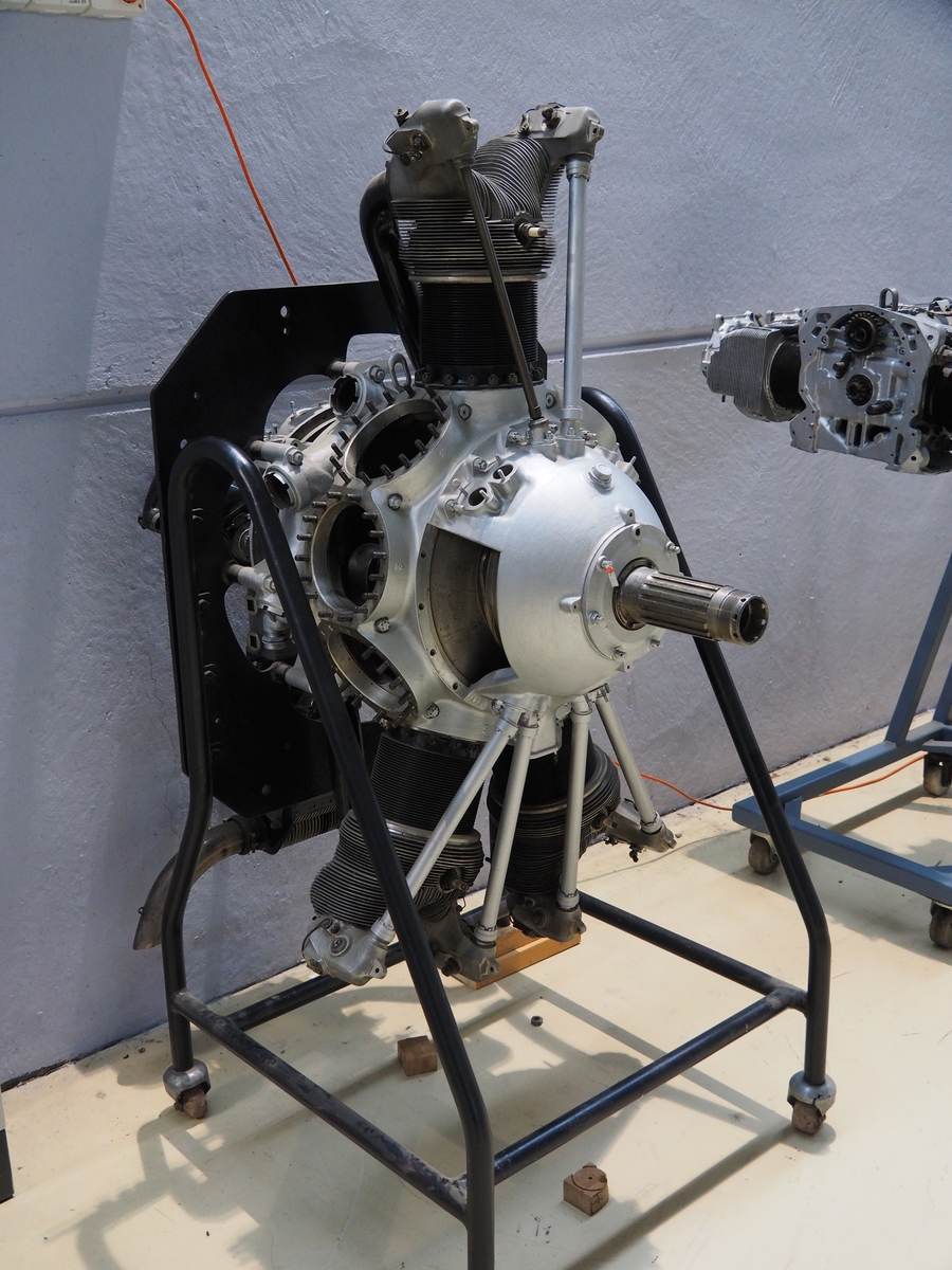 Flymotor - Forsvarets museer / DigitaltMuseum