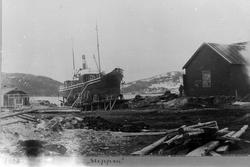 D/s "Vaagan" på slippen hos Harstad Mekaniske Verksted i 189