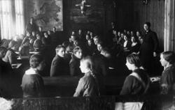 Frogner Internatskole? Elever i et klasserom fotografert