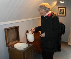 Bergsvenner  åpner hovedhuset på museet, 16.05.2013.
Edith,