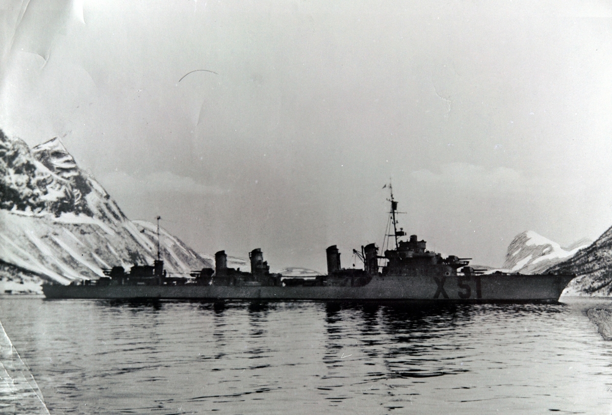 Den franske destroyeren "Tartu", fotografert i Lavangsfjorden.