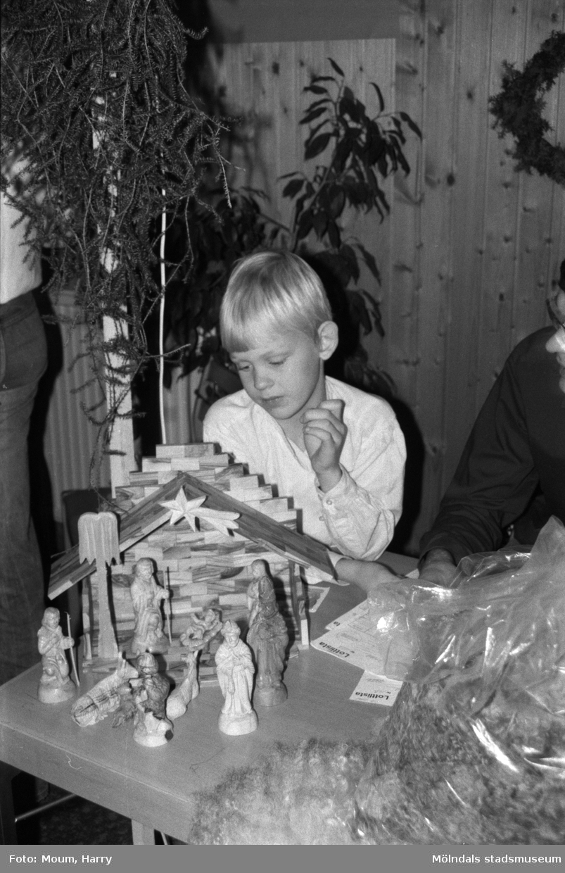 Julbasar i Kållereds Missionskyrka, år 1984.

För mer information om bilden se under tilläggsinformation.