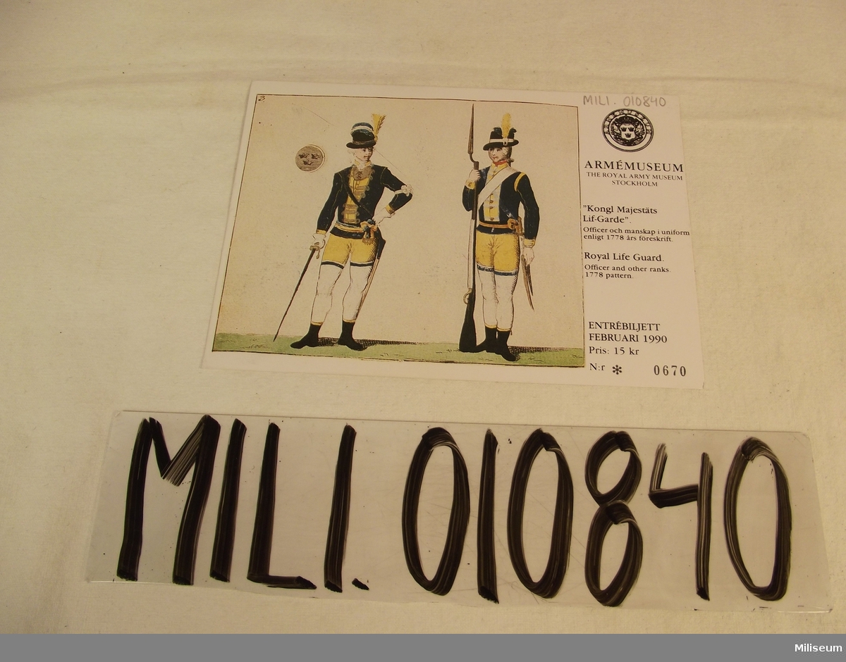 Brevkort med motiv av Kongl Majestäts Lif-Garde. Officer och manskap i uniform enligt 1778 års föreskrift. Från Armémuseum 1990 - gällde som entrébiljett i februari 1990.
