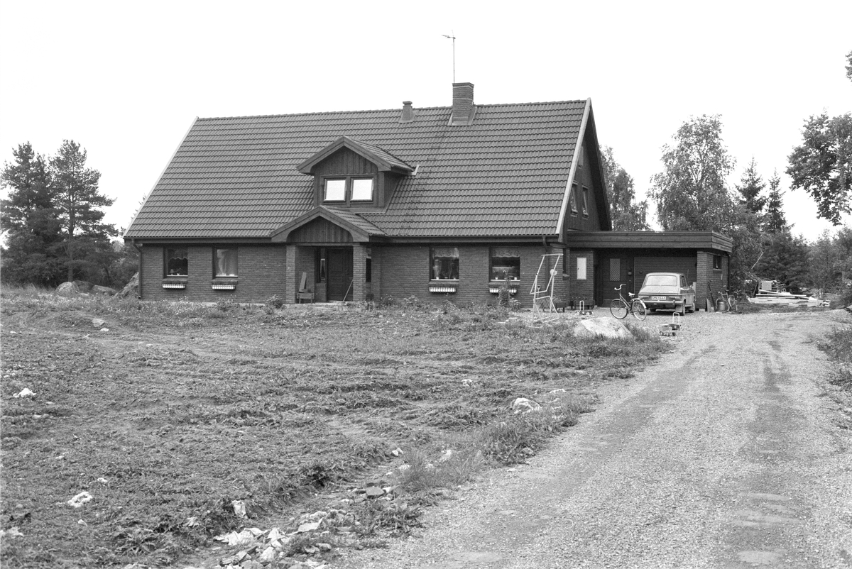 Bostadshus med  garage, Fornby 2:21, Rasbokils socken, Uppland 1982