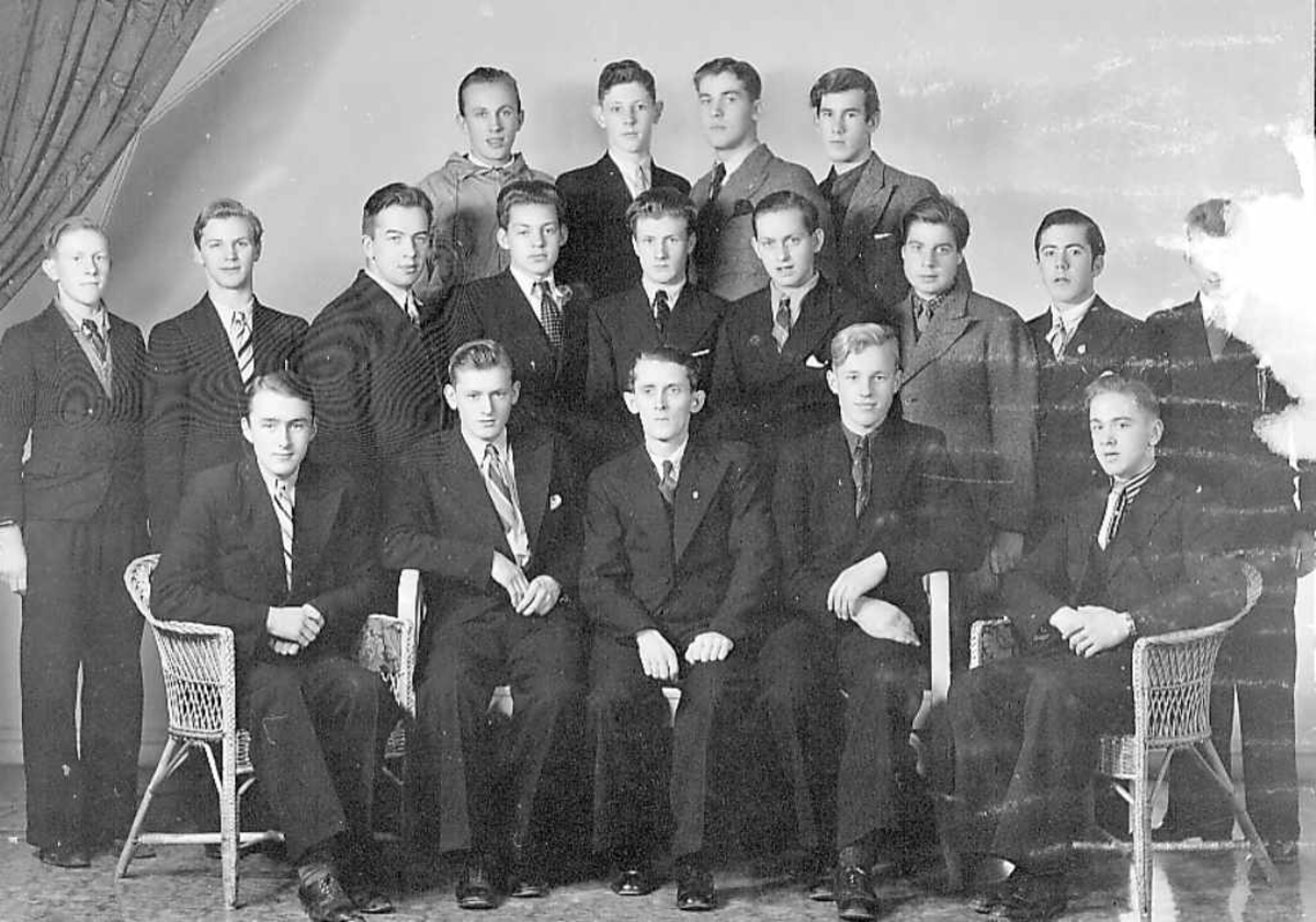 Fagskolen, gruppebilde, elektrikere, 18 personer 1936