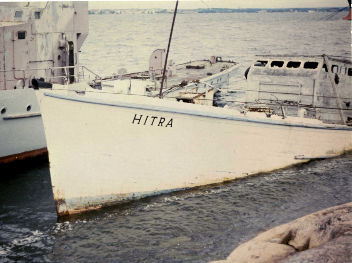 Motiv: Tidligere ubåtjager HITRA på Tjurkö, Karlskrona. Babord baug.