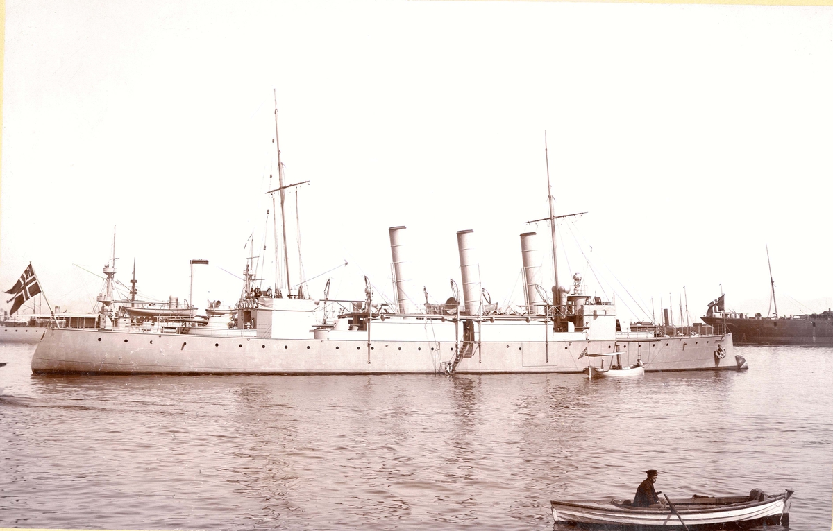 Motiv: Kanonbåt 1.kl FRITHJOF=styrbord side= København 1899