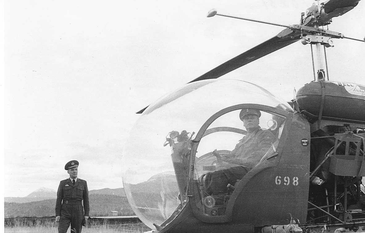 1 person i et helikopter, Bell 47G KK-W og 1 person utenfor.
C/N 698 totalhavarete 20.sept. 1970 ca. 2,5 km 
nordvest for Maridalsvannet. Helikopteret tilhørte da 720 skv. med registrering JT-P.