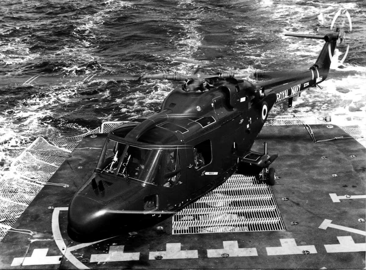 Ett helikopter på helipad/skipsdekk. Westland Lynx HAS Mk.2 tilhørende Royal Navy merket XZ234.