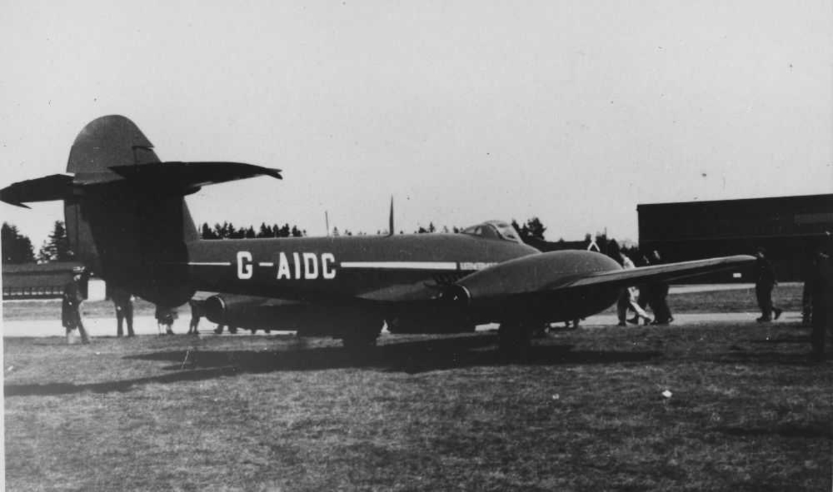 Ett fly på bakken, Gloster Meteor F Mk.IV G-AIDC