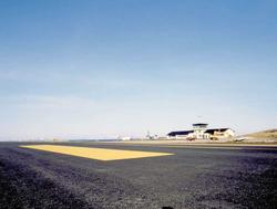 Lufthavn/Flyplass. Bodø. Ett fly, DHC-6-300 Twin Otter fra W