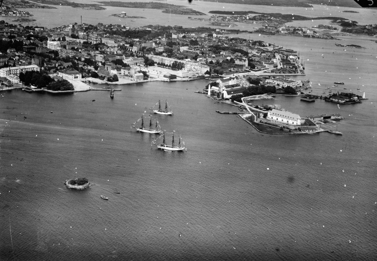 Flygfoto över Stumholmen och Trossö 1922.