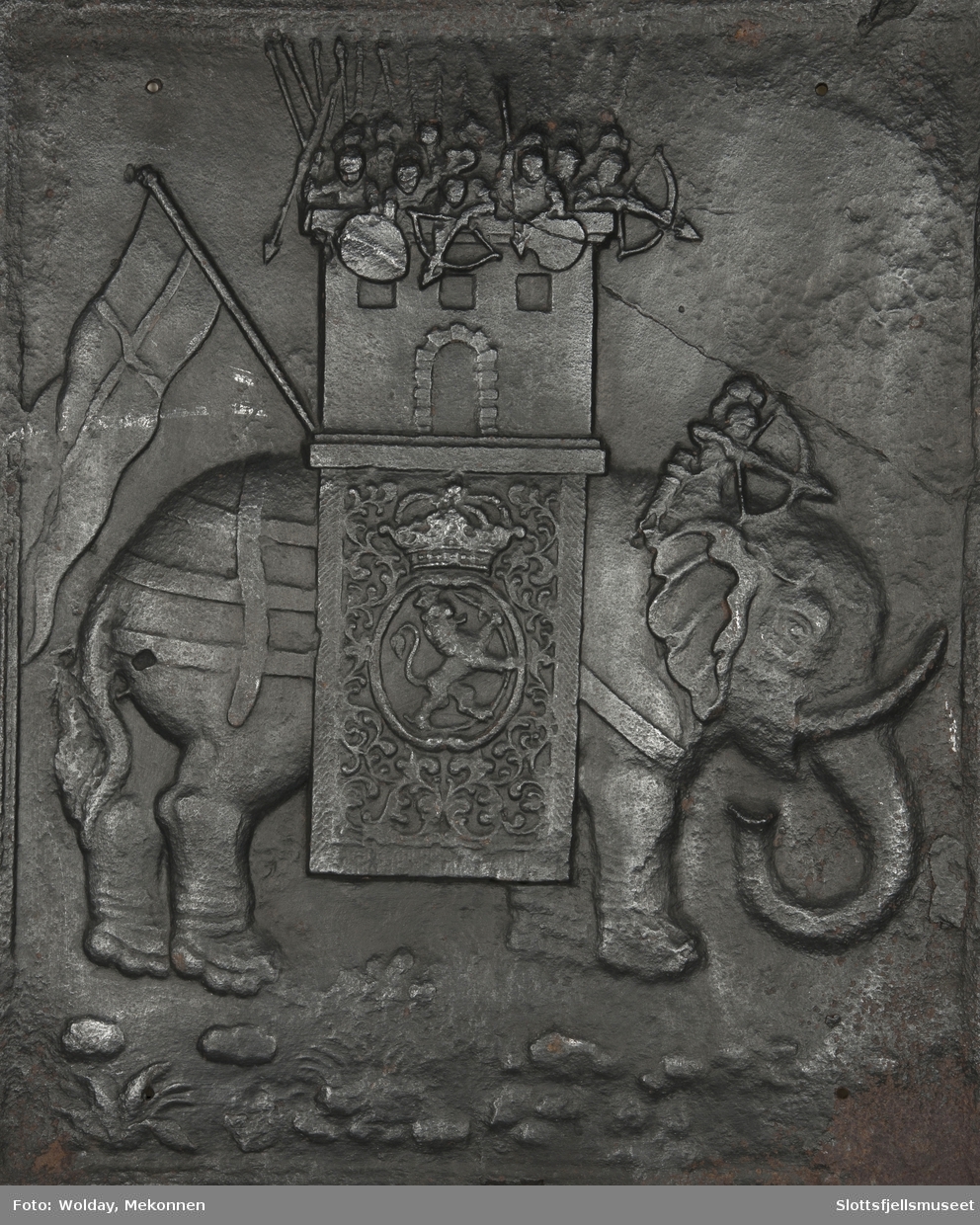 Stridselefant med bueskyttere, den norske løve og Danebrog. Motivet hentet fra en dansk medalje fra 1670.